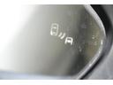 BSM(ブラインドスポットモニター)を装備! 隣の車線を走る車両が死角エリアに入ると、ドアミラーのインジケーターが光ってお知らせ。