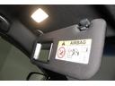 サンバイザーは、眩しい日差しを遮るほかにも、裏のミラーで身だしなみを整えることができます。