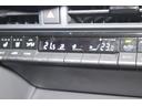 使いやすいレイアウトのエアコンスイッチです。操作もしやすく、車内の温度を快適にします。