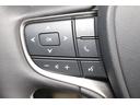 ステアリングスイッチを装備。　オーディオなどの操作が手元で出来るので安全で便利です。