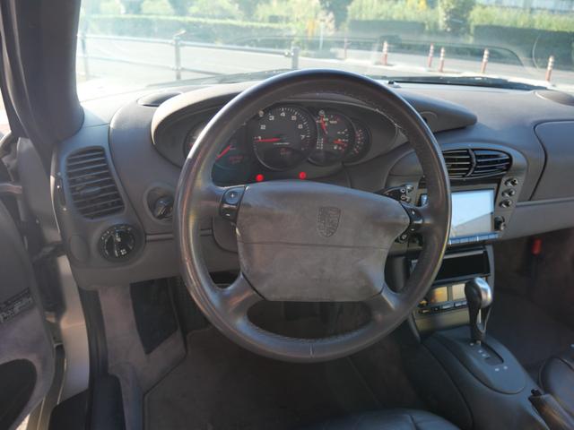 ９１１ ９１１カレラ　ワイドボディキット　車高調　ナビ　フルセグ　キーレスエントリー　本革パワーシート　ＥＴＣ　ドライブレコーダー　社外１９インチアルミホイール　リアスポイラー（18枚目）