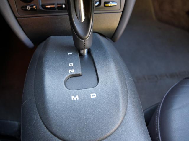 ９１１ ９１１カレラ　ワイドボディキット　車高調　ナビ　フルセグ　キーレスエントリー　本革パワーシート　ＥＴＣ　ドライブレコーダー　社外１９インチアルミホイール　リアスポイラー（22枚目）