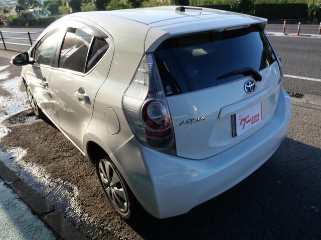 アクア S スマートキー プッシュスタート ナビ バックモニター フルセグ ETC シートヒーター 記録簿 パワーステアリング パワーウィンドウ(5枚目)