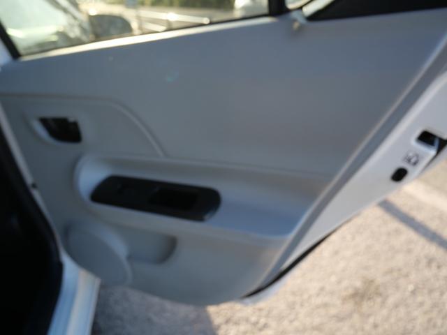 アクア S スマートキー プッシュスタート ナビ バックモニター フルセグ ETC シートヒーター 記録簿 パワーステアリング パワーウィンドウ(13枚目)