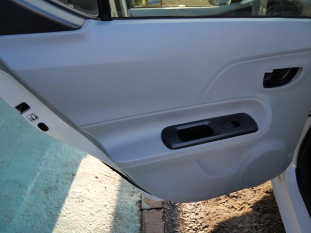 アクア S スマートキー プッシュスタート ナビ バックモニター フルセグ ETC シートヒーター 記録簿 パワーステアリング パワーウィンドウ(15枚目)