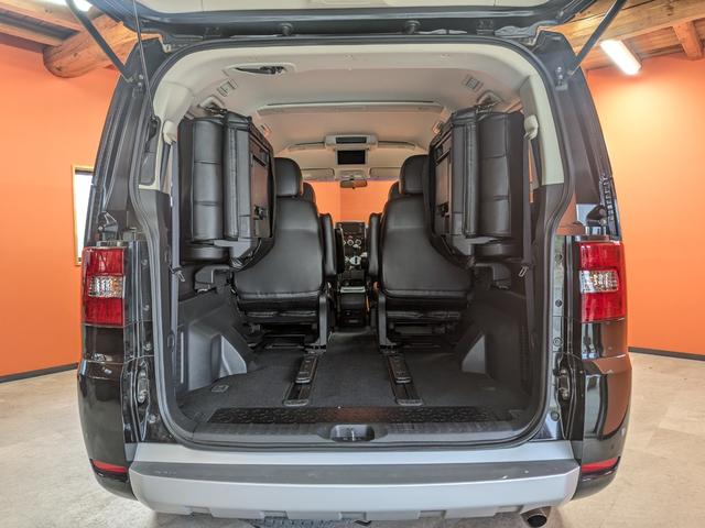 デリカＤ：５ ロイヤルエクシード　★新型シャモニーホイール★後席モニター★両側パワスラ★電動リアゲート★オートステップ★シートヒーター★メモリーナビ★フルセグ★ＢＴ★全方位カメラ★クルコン★ブラックバンパー・グリル★シートカバー★（17枚目）