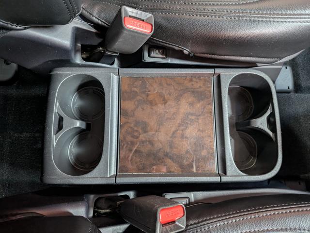 デリカＤ：５ ロイヤルエクシード　★新型シャモニーホイール★後席モニター★両側パワスラ★電動リアゲート★オートステップ★シートヒーター★メモリーナビ★フルセグ★ＢＴ★全方位カメラ★クルコン★ブラックバンパー・グリル★シートカバー★（46枚目）