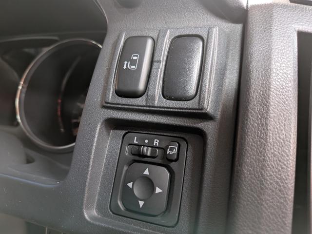 当店はグー鑑定加盟店です。プロの鑑定士が中古車の車両状態を鑑定するサービスです。第三者機関【ＪＡＡＡ】のプロの鑑定師によりチェックを行い、公正にグレードを定めます。