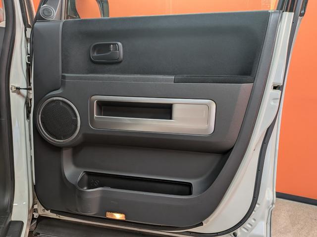 当店はグー鑑定加盟店です。プロの鑑定士が中古車の車両状態を鑑定するサービスです。第三者機関【ＪＡＡＡ】のプロの鑑定師によりチェックを行い、公正にグレードを定めます。