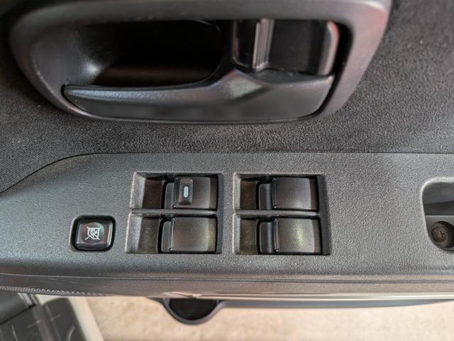 当店はグー鑑定加盟店です。プロの鑑定士が中古車の車両状態を鑑定するサービスです。第三者機関【ＪＡＡＡ】のプロの鑑定師によりチェックを行い、公正にグレードを定めます。