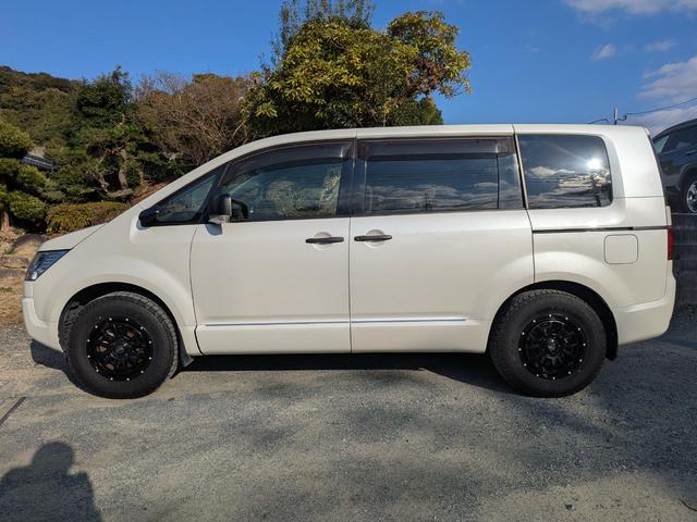 当店はグー鑑定加盟店です。プロの鑑定士が中古車の車両状態を鑑定するサービスです。第三者機関【ＪＡＡＡ】のプロの鑑定師によりチェックを行い、公正にグレードを定めます。