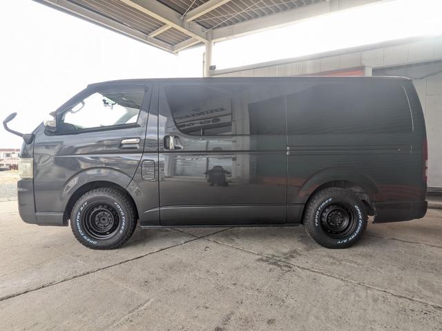 ハイエースバン ロングスーパーＧＬ　★１型★ワンオーナー★新品オープンカントリータイヤ★９インチフローティングナビ★バックカメラ★リアシートベルト★フルセグＴＶ★ＢＴ対応★Ｗエアコン★キーレス★ディーゼルターボ★電格ミラー★両側スライド（11枚目）