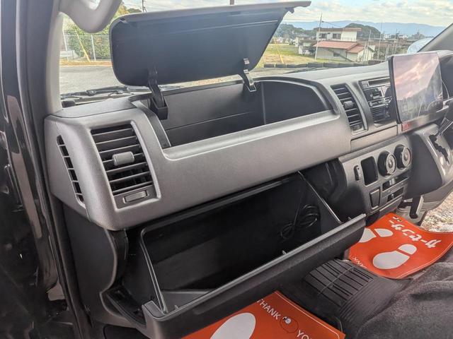 ハイエースバン ロングスーパーGL ★1型★ワンオーナー★新品オープンカントリータイヤ★9インチフローティングナビ★バックカメラ★リアシートベルト★フルセグTV★BT★バックカメラ★Wエアコン★キーレス★ディーゼルターボ★両側スライド★(55枚目)