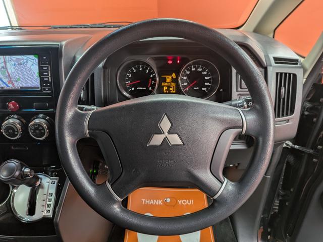 デリカD:5 M ★オールブラック仕様★社外アルミ★フリップダウンモニター★オートライト★電動格納ミラー★メモリーナビ★フルセグ★ETC★キーレス★バックカメラ★Bluetooth★CD/DVD再生★パワスラ★(44枚目)