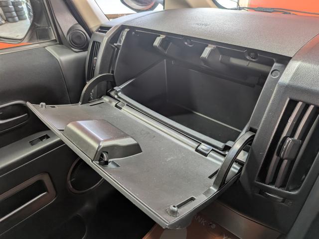 デリカD:5 M ★オールブラック仕様★社外アルミ★フリップダウンモニター★オートライト★電動格納ミラー★メモリーナビ★フルセグ★ETC★キーレス★バックカメラ★Bluetooth★CD/DVD再生★パワスラ★(52枚目)