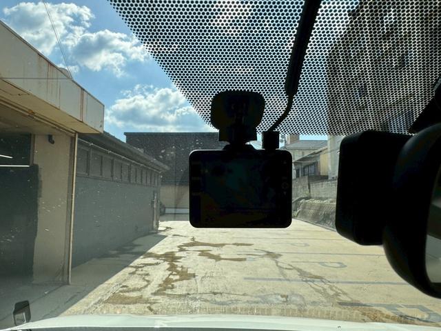 ノア Si 7人乗り 両側電動スライドドア ナビ地デジTV バックカメラ ETC スマートキー プッシュスターター 電動格納ドアミラー オートエアコン HIDヘッドライト 純正アルミホイール(6枚目)