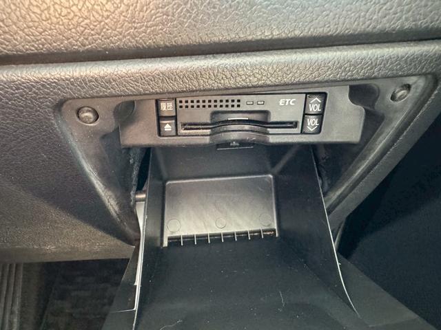 ノア Si 7人乗り 両側電動スライドドア ナビ地デジTV バックカメラ ETC スマートキー プッシュスターター 電動格納ドアミラー オートエアコン HIDヘッドライト 純正アルミホイール(7枚目)