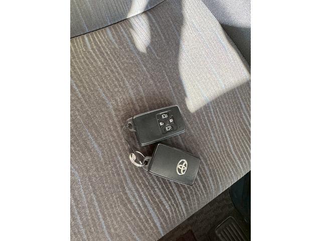 ノア Si 7人乗り 両側電動スライドドア ナビ地デジTV バックカメラ ETC スマートキー プッシュスターター 電動格納ドアミラー オートエアコン HIDヘッドライト 純正アルミホイール(8枚目)