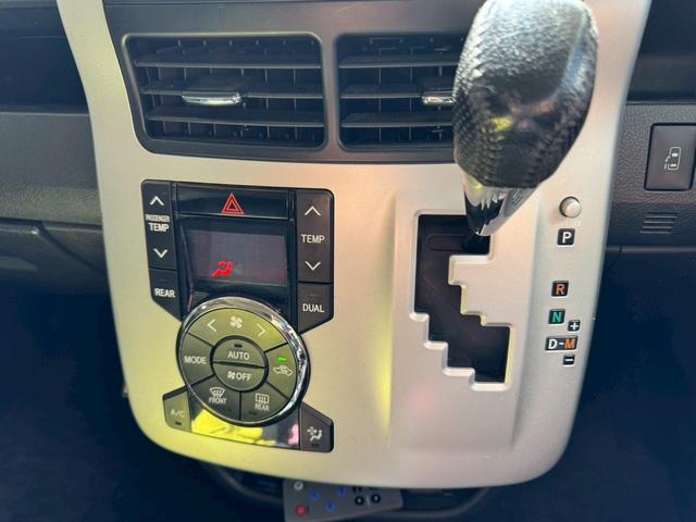 ノア Si 7人乗り 両側電動スライドドア ナビ地デジTV バックカメラ ETC スマートキー プッシュスターター 電動格納ドアミラー オートエアコン HIDヘッドライト 純正アルミホイール(12枚目)