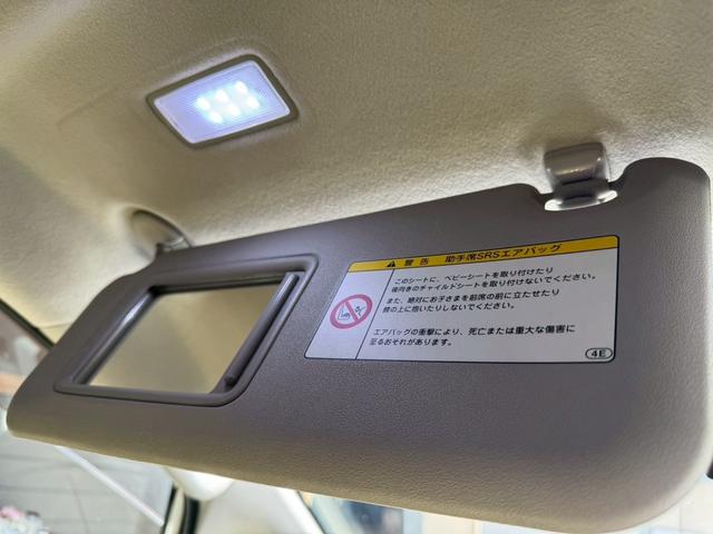 ノア Si 7人乗り 両側電動スライドドア ナビ地デジTV バックカメラ ETC スマートキー プッシュスターター 電動格納ドアミラー オートエアコン HIDヘッドライト 純正アルミホイール(16枚目)