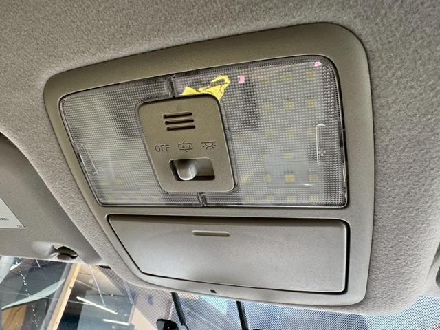 ノア Si 7人乗り 両側電動スライドドア ナビ地デジTV バックカメラ ETC スマートキー プッシュスターター 電動格納ドアミラー オートエアコン HIDヘッドライト 純正アルミホイール(18枚目)