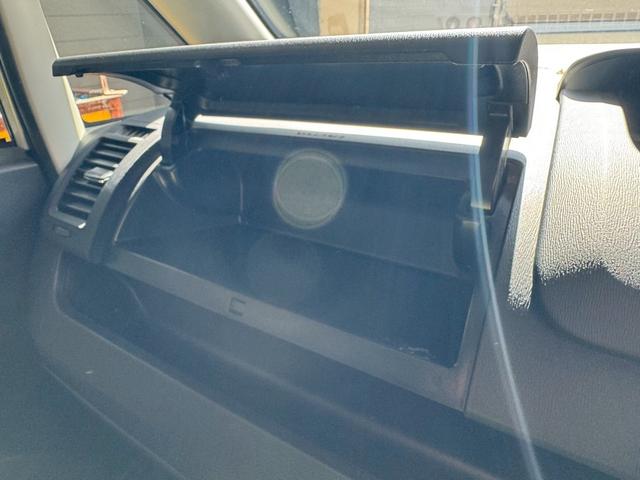 ノア Si 7人乗り 両側電動スライドドア ナビ地デジTV バックカメラ ETC スマートキー プッシュスターター 電動格納ドアミラー オートエアコン HIDヘッドライト 純正アルミホイール(20枚目)