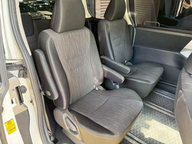 ノア Si 7人乗り 両側電動スライドドア ナビ地デジTV バックカメラ ETC スマートキー プッシュスターター 電動格納ドアミラー オートエアコン HIDヘッドライト 純正アルミホイール(22枚目)