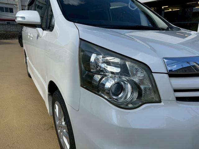 ノア Si 7人乗り 両側電動スライドドア ナビ地デジTV バックカメラ ETC スマートキー プッシュスターター 電動格納ドアミラー オートエアコン HIDヘッドライト 純正アルミホイール(34枚目)