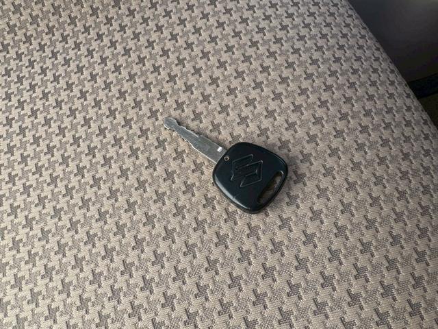 アルト Ｆ　キーレスエントリー　ＣＤデッキ　オートマ車　運転席助手席エアバック（6枚目）