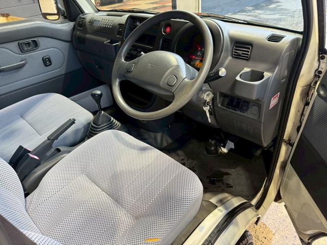 ハイゼットトラック ジャンボ　車検令和９年８月　５速ミッション　キーレスエントリー　パワーウィンド　エアコン　パワーステアリング　三方開　積載可能量３５０ｋｇ（5枚目）