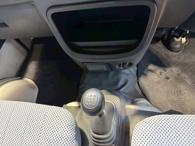 ハイゼットトラック ジャンボ　車検令和９年８月　５速ミッション　キーレスエントリー　パワーウィンド　エアコン　パワーステアリング　三方開　積載可能量３５０ｋｇ（6枚目）