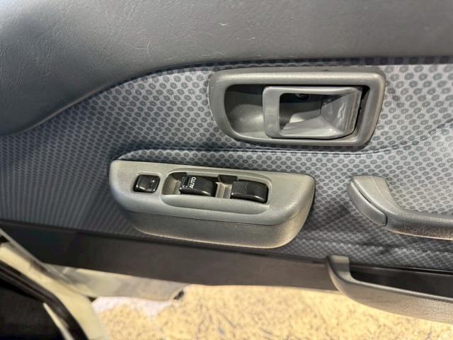 ハイゼットトラック ジャンボ　車検令和９年８月　５速ミッション　キーレスエントリー　パワーウィンド　エアコン　パワーステアリング　三方開　積載可能量３５０ｋｇ（7枚目）