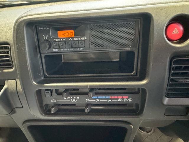 ハイゼットトラック ジャンボ　車検令和９年８月　５速ミッション　キーレスエントリー　パワーウィンド　エアコン　パワーステアリング　三方開　積載可能量３５０ｋｇ（8枚目）