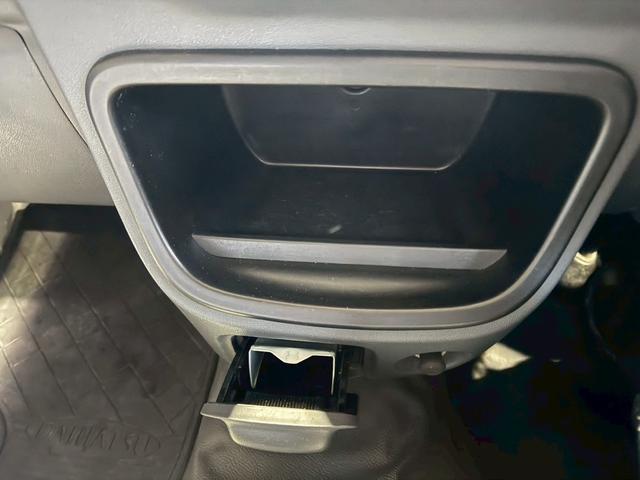 ハイゼットトラック ジャンボ　車検令和９年８月　５速ミッション　キーレスエントリー　パワーウィンド　エアコン　パワーステアリング　三方開　積載可能量３５０ｋｇ（9枚目）