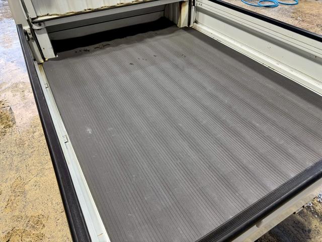 ハイゼットトラック ジャンボ　車検令和９年８月　５速ミッション　キーレスエントリー　パワーウィンド　エアコン　パワーステアリング　三方開　積載可能量３５０ｋｇ（23枚目）