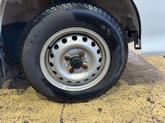 ハイゼットトラック ジャンボ　車検令和９年８月　５速ミッション　キーレスエントリー　パワーウィンド　エアコン　パワーステアリング　三方開　積載可能量３５０ｋｇ（26枚目）