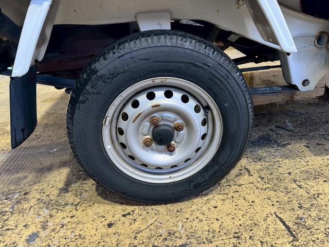 ハイゼットトラック ジャンボ　車検令和９年８月　５速ミッション　キーレスエントリー　パワーウィンド　エアコン　パワーステアリング　三方開　積載可能量３５０ｋｇ（27枚目）