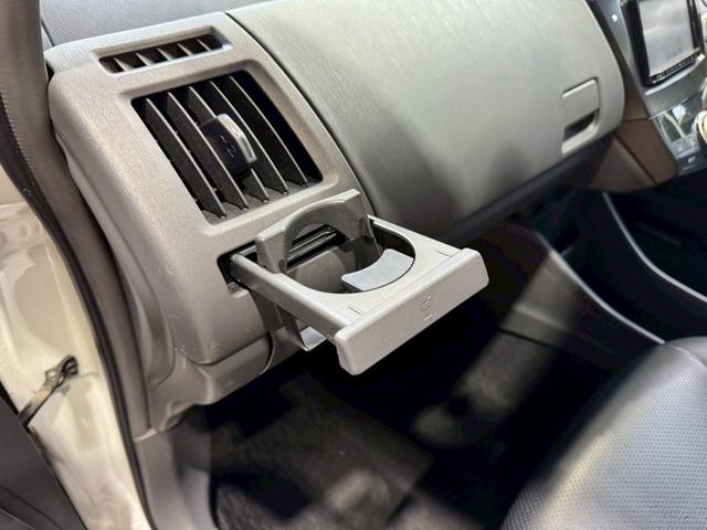 プリウスアルファ Sツーリングセレクション ナビ ETC スマートキー プッシュスターター 電動格納ドアミラー LEDヘッドライト 純正17インチアルミホイール(9枚目)