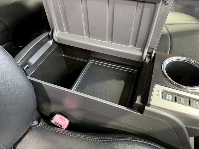 プリウスアルファ Sツーリングセレクション ナビ ETC スマートキー プッシュスターター 電動格納ドアミラー LEDヘッドライト 純正17インチアルミホイール(11枚目)