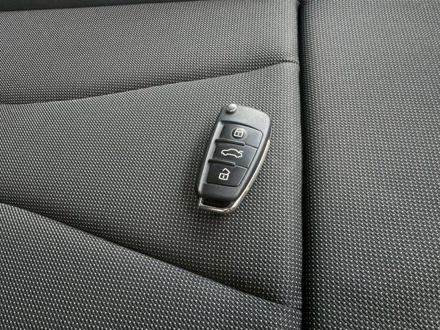 A3セダン 1.4TFSIシリンダーオンデマンド Sライン 純正ナビ Bluetooth オートライト HIDヘッドライト アイドリングストップ 横滑り防止装置 クリアランスソナー(8枚目)