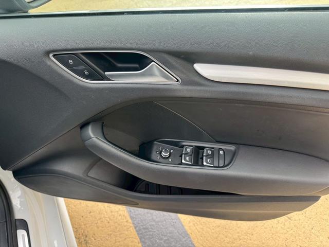 A3セダン 1.4TFSIシリンダーオンデマンド Sライン 純正ナビ Bluetooth オートライト HIDヘッドライト アイドリングストップ 横滑り防止装置 クリアランスソナー(19枚目)