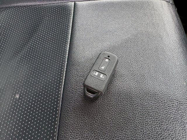 Ｎ－ＢＯＸカスタム Ｇ　ＳＳパッケージ　両側電動スライドドア　ナビ地デジＴＶ　バックカメラ　Ｂｌｕｅｔｏｏｔｈ　スマートキー　ＥＴＣ　プッシュスターター　ＨＩＤヘッドライト　純正エアロ　純正アルミホイール（12枚目）