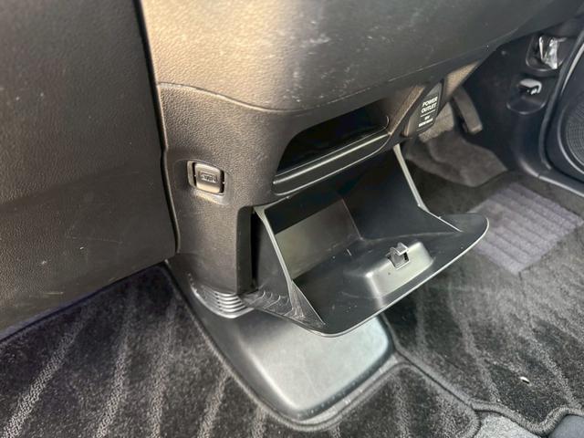 Ｎ－ＢＯＸカスタム Ｇ　ＳＳパッケージ　両側電動スライドドア　ナビ地デジＴＶ　バックカメラ　Ｂｌｕｅｔｏｏｔｈ　スマートキー　ＥＴＣ　プッシュスターター　ＨＩＤヘッドライト　純正エアロ　純正アルミホイール（17枚目）