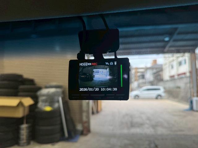 Ｎ－ＢＯＸカスタム Ｇ・Ｌパッケージ　ドライブレコーダー　ナビ地デジＴＶ　バックカメラ　Ｂｌｕｅｔｏｏｔｈ　スマートキー　ＥＴＣ　プッシュスターター　片側電動スライドドア　ＨＩＤヘッドライト　純正エアロ　純正アルミホイール（6枚目）