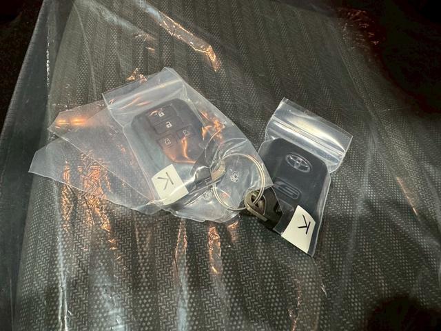 ハイエースバン ロングスーパーＧＬ　ダークプライムＳ　登録済未使用車　モデリスタエアロ　ＬＥＤヘッドライト　１５インチＡＷ　両側電動スライドドア　スマートキー　プッシュスターター　オートマチックハイビーム　レーンアシスト（7枚目）