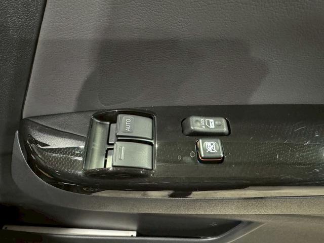 ハイエースバン ロングスーパーＧＬ　ダークプライムＳ　登録済未使用車　モデリスタエアロ　ＬＥＤヘッドライト　１５インチＡＷ　両側電動スライドドア　スマートキー　プッシュスターター　オートマチックハイビーム　レーンアシスト（10枚目）