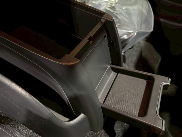 ハイエースバン ロングスーパーＧＬ　ダークプライムＳ　登録済未使用車　モデリスタエアロ　ＬＥＤヘッドライト　１５インチＡＷ　両側電動スライドドア　スマートキー　プッシュスターター　オートマチックハイビーム　レーンアシスト（13枚目）