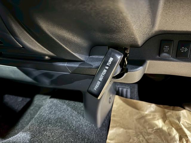 ハイエースバン ロングスーパーＧＬ　ダークプライムＳ　登録済未使用車　モデリスタエアロ　ＬＥＤヘッドライト　１５インチＡＷ　両側電動スライドドア　スマートキー　プッシュスターター　オートマチックハイビーム　レーンアシスト（14枚目）