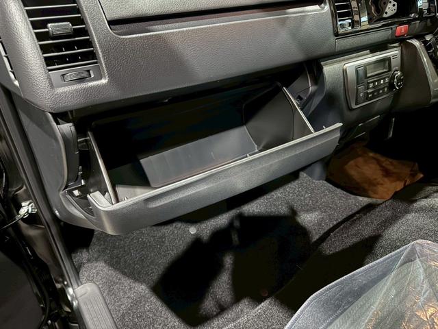ハイエースバン ロングスーパーＧＬ　ダークプライムＳ　登録済未使用車　モデリスタエアロ　ＬＥＤヘッドライト　１５インチＡＷ　両側電動スライドドア　スマートキー　プッシュスターター　オートマチックハイビーム　レーンアシスト（19枚目）