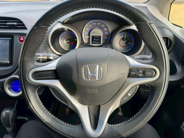 フィットハイブリッド スマートセレクション 車検令和10年2月 ナビ地デジTV Hondaスマートキーシステム オートエアコン 電動格納ドアミラー クルーズコントロール HIDヘッドライト 社外アルミホイール(10枚目)